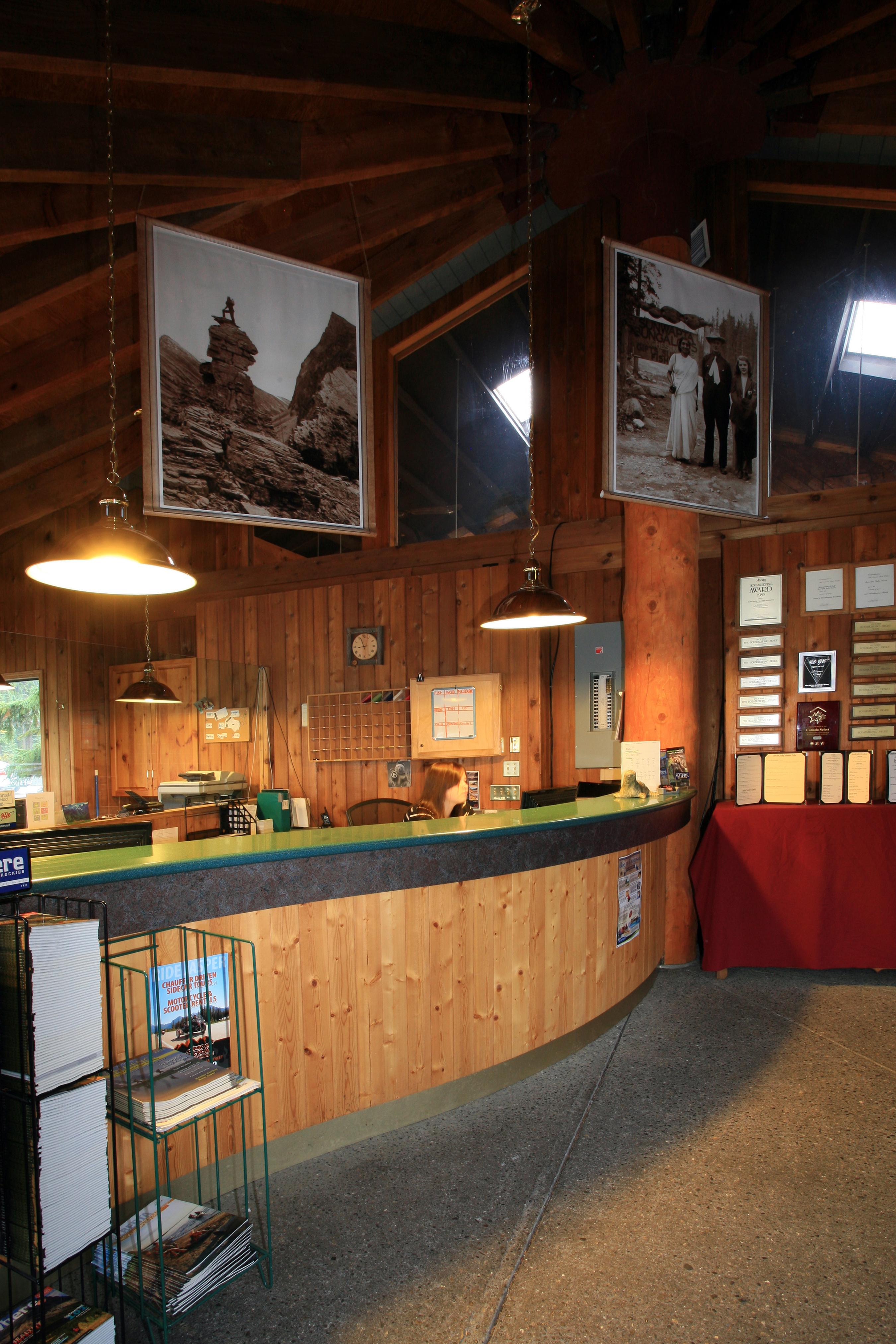 Sunwapta Falls Rocky Mountain Lodge 재스퍼 외부 사진