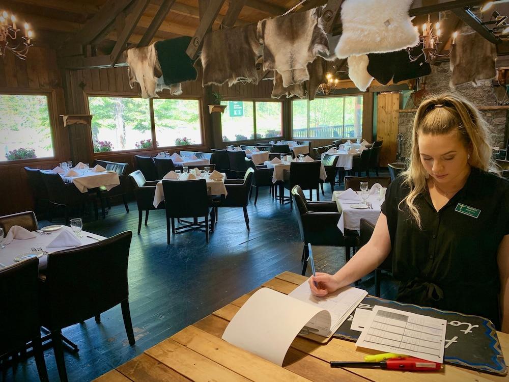 Sunwapta Falls Rocky Mountain Lodge 재스퍼 외부 사진